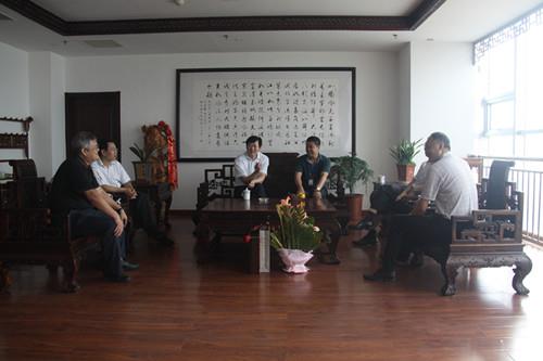 城陽區委、組織部長王澤旭慰問拔尖人才