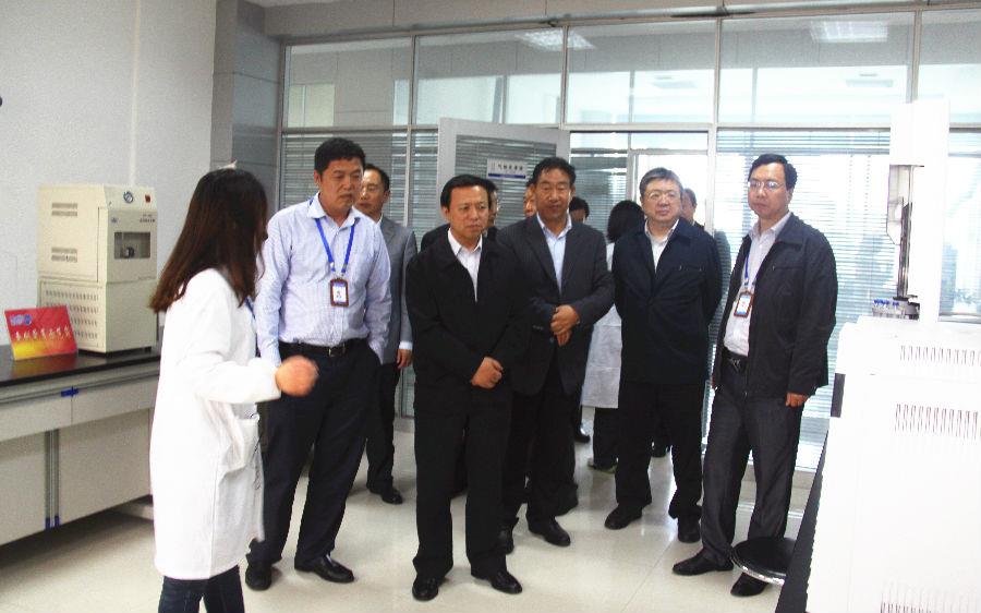 青島市政協主席王書堅蒞臨集團觀摩調研政協委員“崗位建功”活動