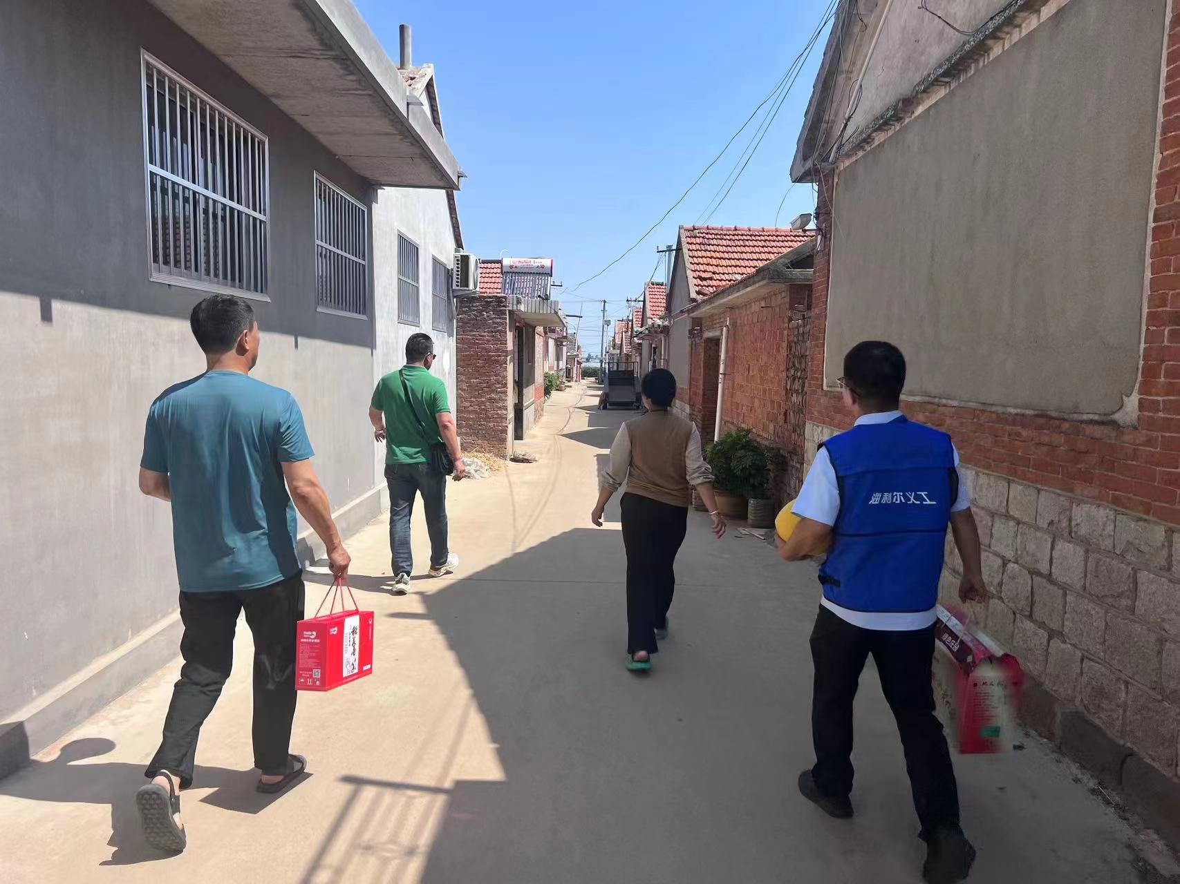 浪花志愿者走進萊西店埠開展公益活動